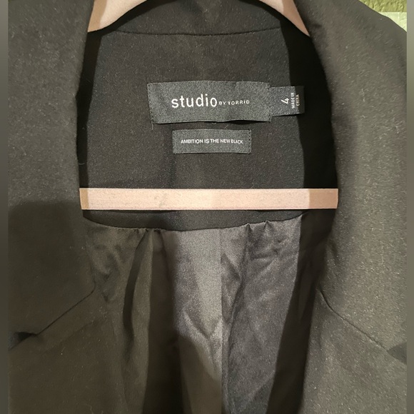 Black Blazer (Torrid) - Picture 2 of 3